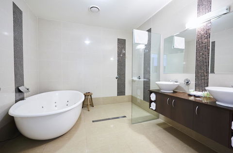 Mornington Hotel - Whitsundays Accommodation 1