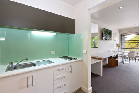 Lorne Bay View Motel - Whitsundays Accommodation 27