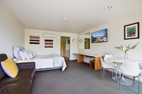 Lorne Bay View Motel - Whitsundays Accommodation 24