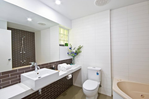 Lorne Bay View Motel - Whitsundays Accommodation 17
