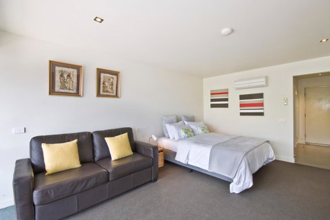 Lorne Bay View Motel - Whitsundays Accommodation 23