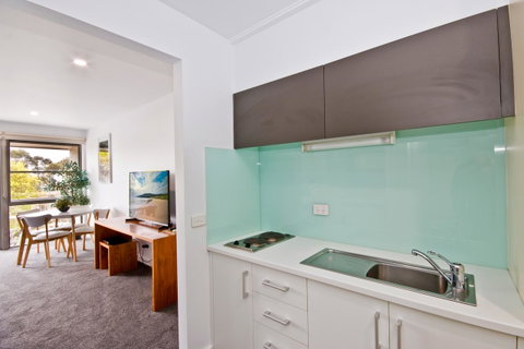Lorne Bay View Motel - Whitsundays Accommodation 16