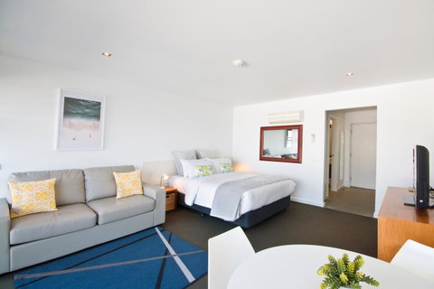 Lorne Bay View Motel - Whitsundays Accommodation 11