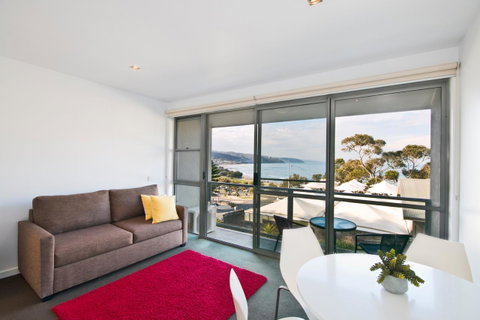 Lorne Bay View Motel - Whitsundays Accommodation 2