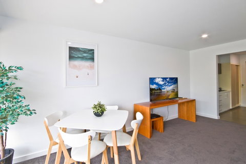 Lorne Bay View Motel - Whitsundays Accommodation 19