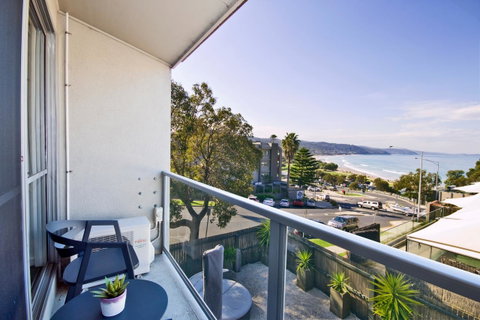 Lorne Bay View Motel - Whitsundays Accommodation 9