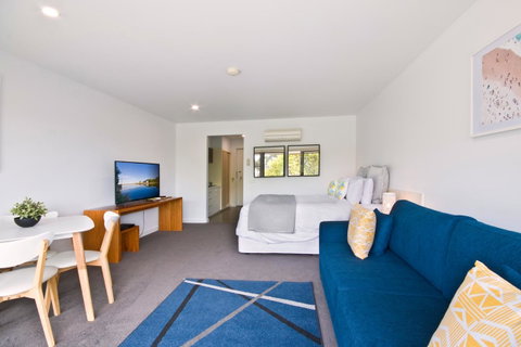 Lorne Bay View Motel - Whitsundays Accommodation 20