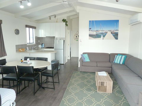 Apollo Bay Waterfront Motor Inn - Whitsundays Accommodation 17