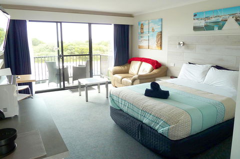 Apollo Bay Waterfront Motor Inn - Whitsundays Accommodation 2