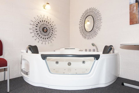 The Grampians Motel - Whitsundays Accommodation 4