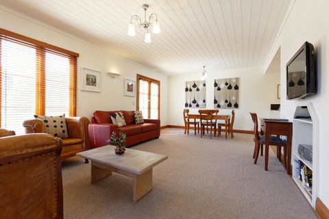 54 On Bank - Whitsundays Accommodation 31