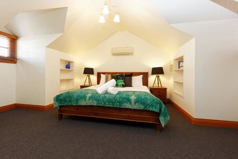 54 On Bank - Whitsundays Accommodation 41