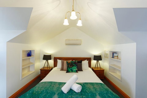 54 On Bank - Whitsundays Accommodation 39