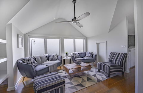Bayview Loft - Whitsundays Accommodation 1