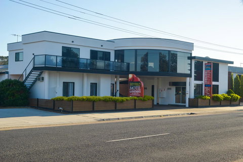 Heyfield Motel And Apartments - Whitsundays Accommodation 0