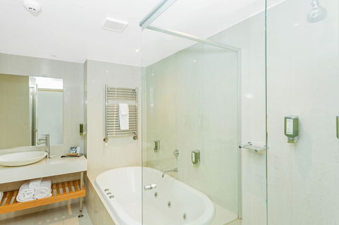 Deep Blue Hotel & Hot Springs - Whitsundays Accommodation 37