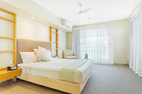 Deep Blue Hotel & Hot Springs - Whitsundays Accommodation 43