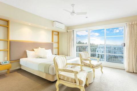 Deep Blue Hotel & Hot Springs - Whitsundays Accommodation 11