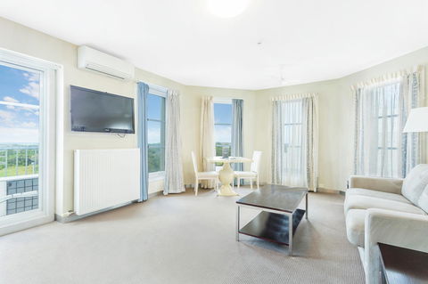 Deep Blue Hotel & Hot Springs - Whitsundays Accommodation 29