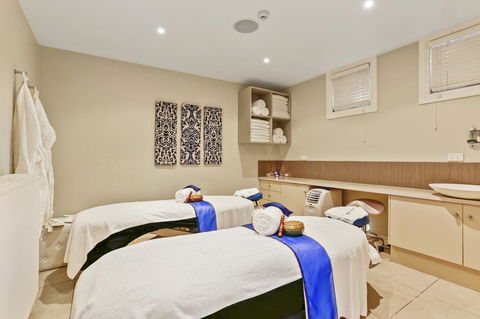 Deep Blue Hotel & Hot Springs - Whitsundays Accommodation 19
