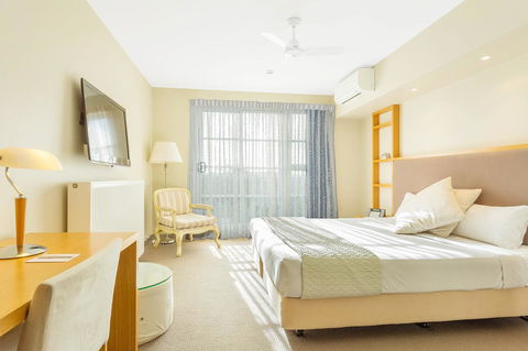 Deep Blue Hotel & Hot Springs - Whitsundays Accommodation 14