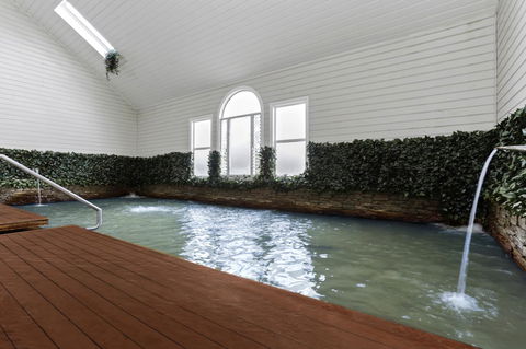 Deep Blue Hotel & Hot Springs - Whitsundays Accommodation 12