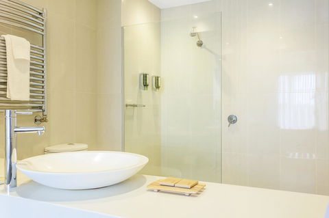 Deep Blue Hotel & Hot Springs - Whitsundays Accommodation 10