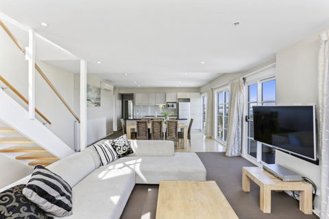 Deep Blue Hotel & Hot Springs - Whitsundays Accommodation 31
