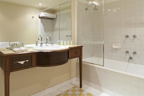 Grand Hotel Melbourne - Whitsundays Accommodation 26