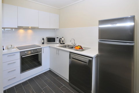 Grand Hotel Melbourne - Whitsundays Accommodation 3