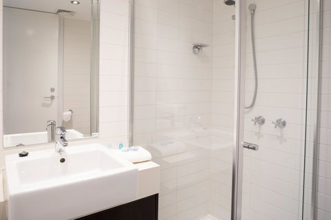 The Dolphin Apartments - Whitsundays Accommodation 11