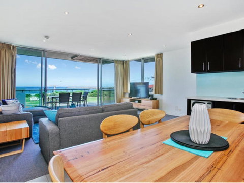 The Dolphin Apartments - Whitsundays Accommodation 15