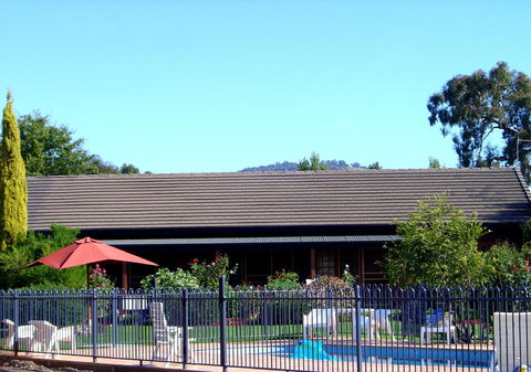 Greenvale Holiday Units - Whitsundays Accommodation 16
