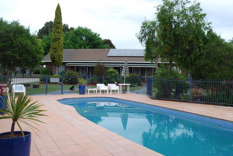 Greenvale Holiday Units - Whitsundays Accommodation 6
