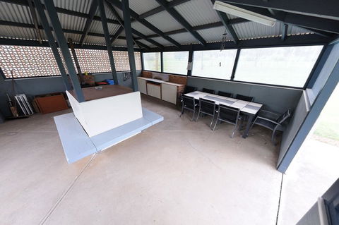 Greenvale Holiday Units - Whitsundays Accommodation 10