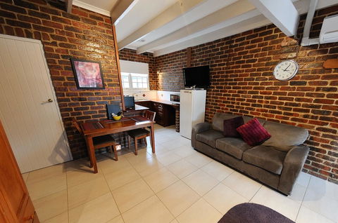 Greenvale Holiday Units - Whitsundays Accommodation 7