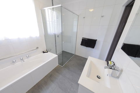 Greenvale Holiday Units - Whitsundays Accommodation 2