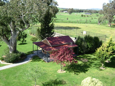 Greenvale Holiday Units - Whitsundays Accommodation 11