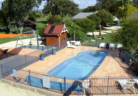 Greenvale Holiday Units - Whitsundays Accommodation 15