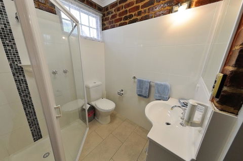 Greenvale Holiday Units - Whitsundays Accommodation 5