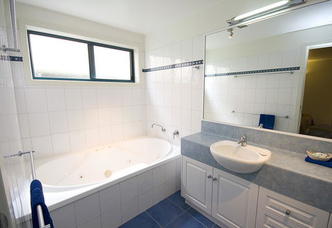 Anchorage Motel & Villas Lorne - Whitsundays Accommodation 12