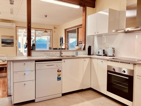 Nautique Beach House - Whitsundays Accommodation 13