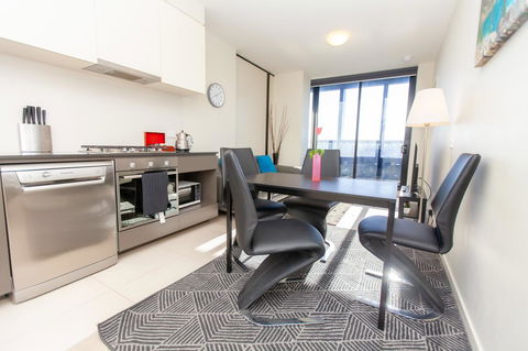 Melbourne SkyHigh Apartments - Whitsundays Accommodation 8