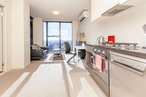 Melbourne SkyHigh Apartments - Whitsundays Accommodation 2