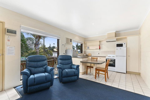 Allambi Holiday Apartments - Whitsundays Accommodation 9