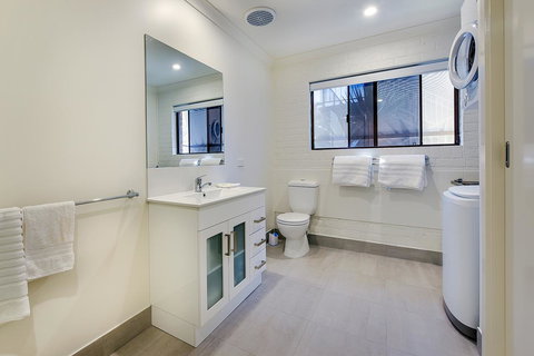 Allambi Holiday Apartments - Whitsundays Accommodation 35