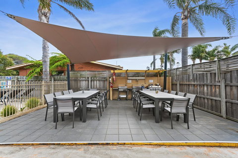 Allambi Holiday Apartments - Whitsundays Accommodation 10
