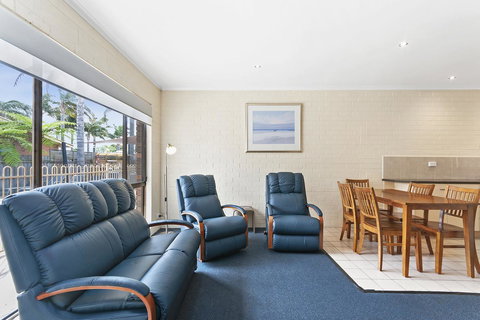 Allambi Holiday Apartments - Whitsundays Accommodation 3