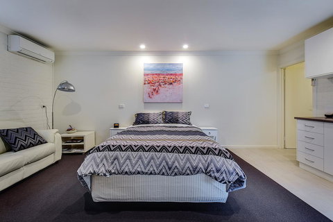 Allambi Holiday Apartments - Whitsundays Accommodation 42