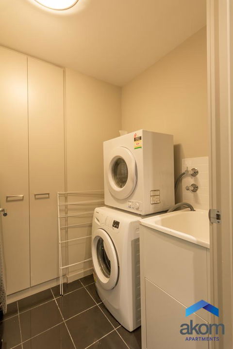 AKOM AT Docklands - Whitsundays Accommodation 28